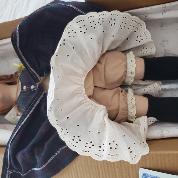 KAYE WIGGS 24 PORCELAIN DOLL - Picture 7 of 16